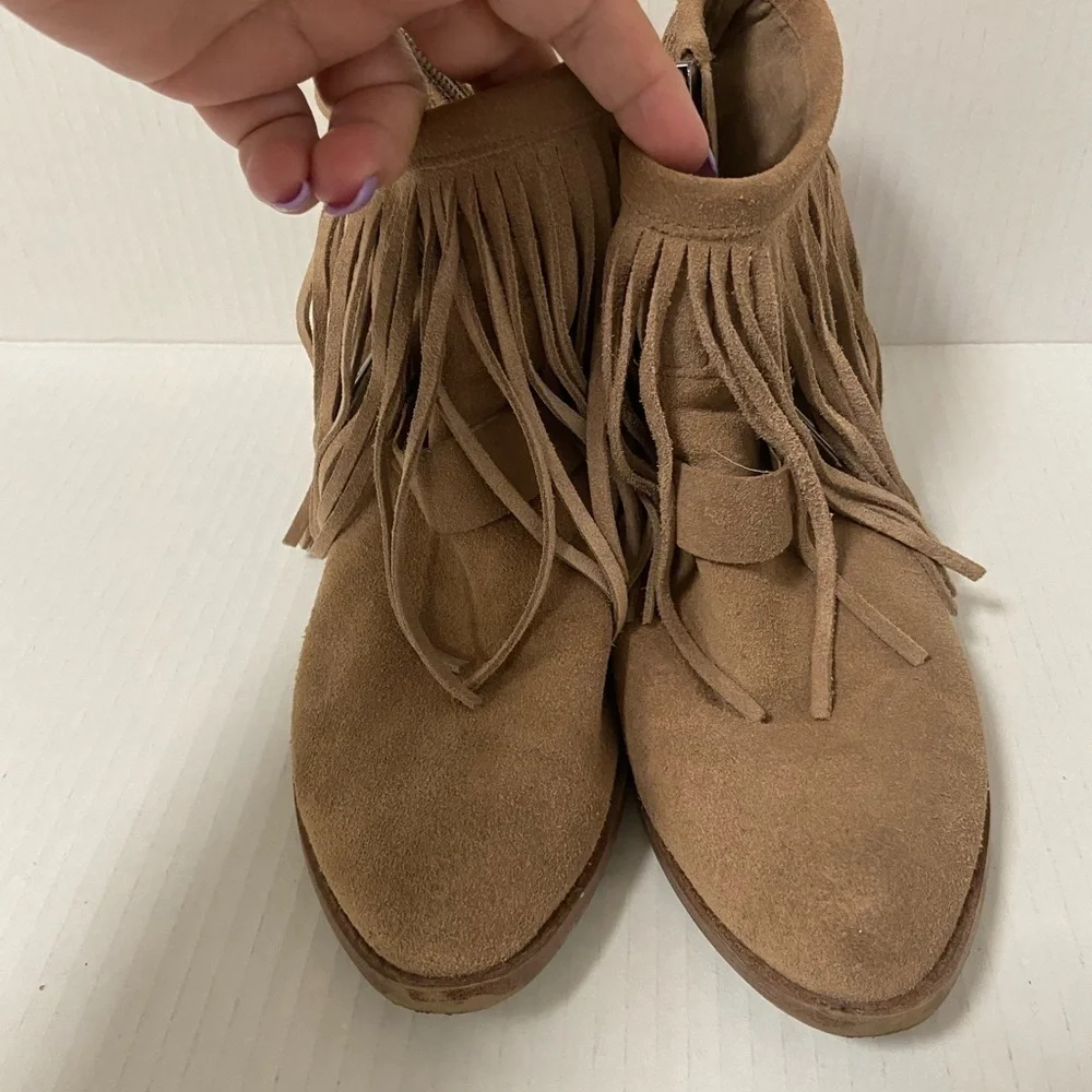 Bcbg Generation fringe festival boots. Tan women size 7.5